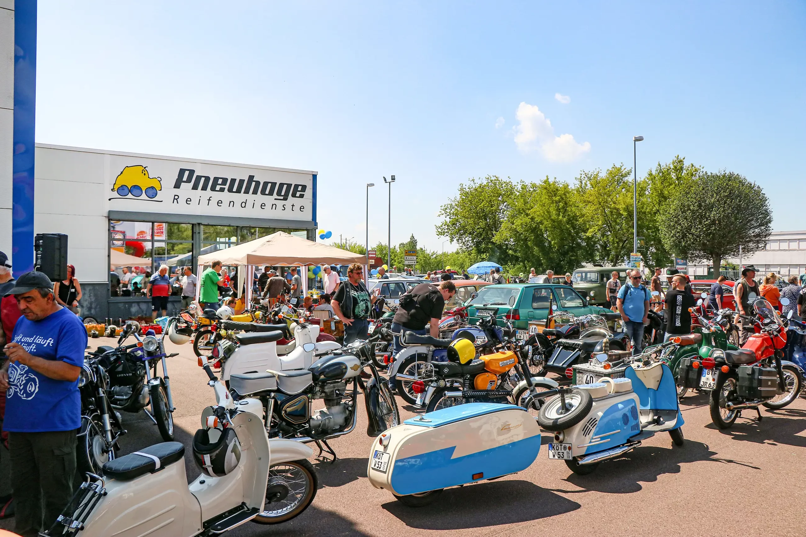 Großer Andrang beim 8. Pneuhage Oldtimer-Tag in Bernburg am 8. Juni 2024.