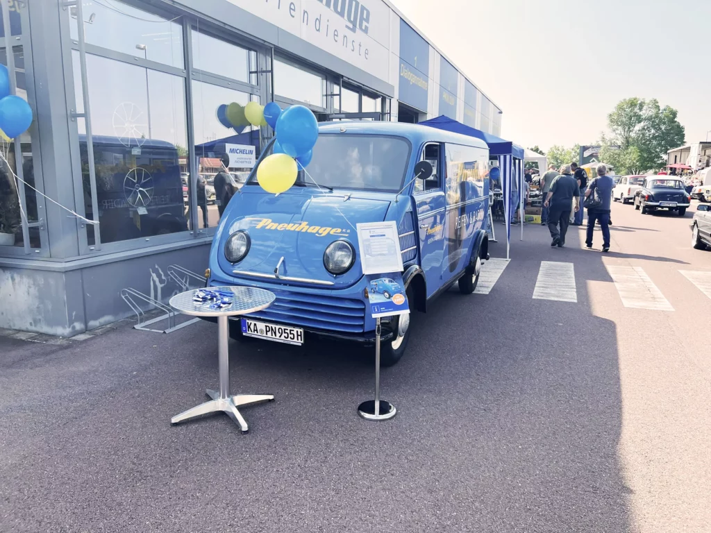 Der DKW-Schnelllaster von Pneuhage reiste eigens von Karlsruhe nach Bernburg, um am Corso durch die Stadt teilzunehmen.