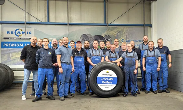 Das Team der Pneuhage Reifenerneuerungstechnik in Nossen freut sich über den einmillionsten runderneuerten Lkw-Reifen.
